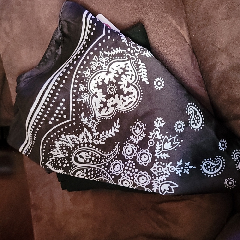 Black and White scarf